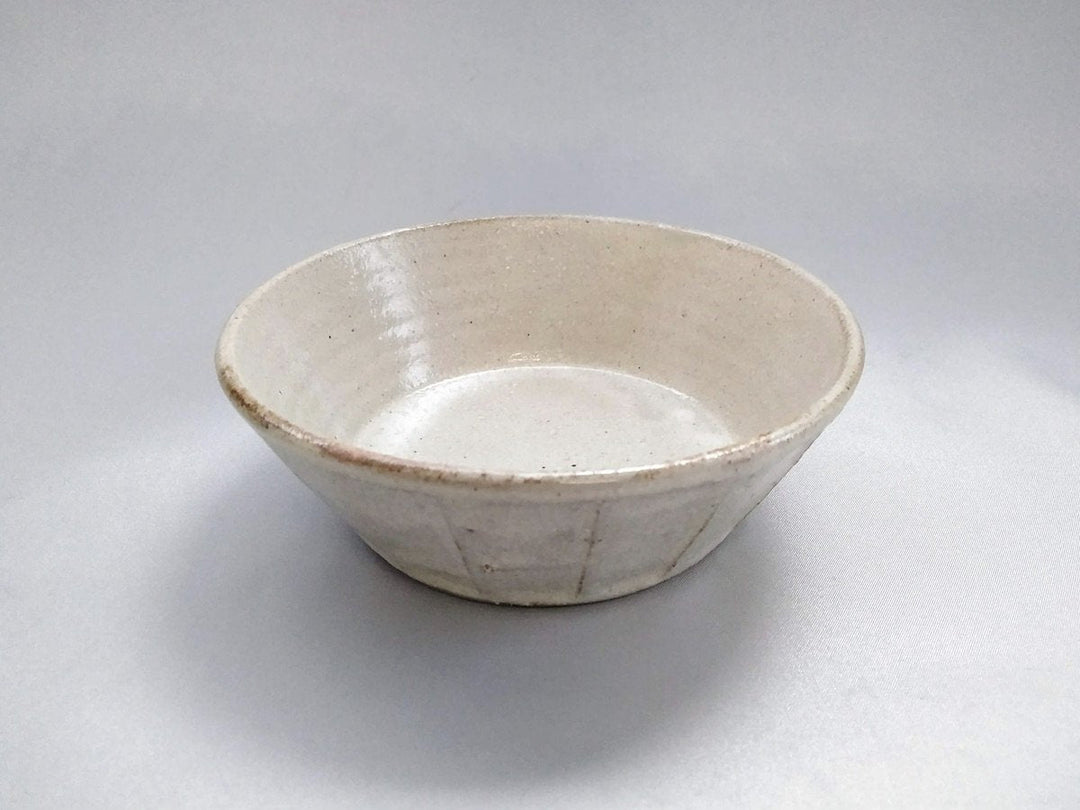 White slip flat small bowl from Gifu, shallow profile