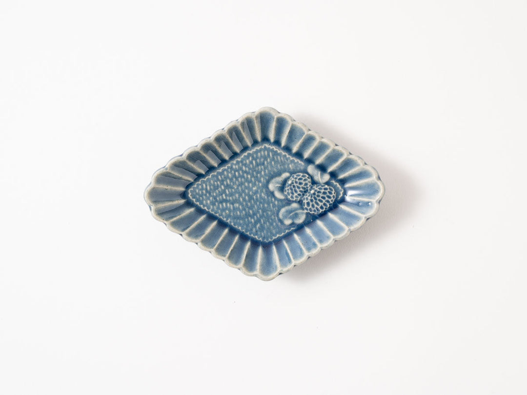 Chrysanthemum-lobed small plate, hand-painted, by Hitomi Yamasaki