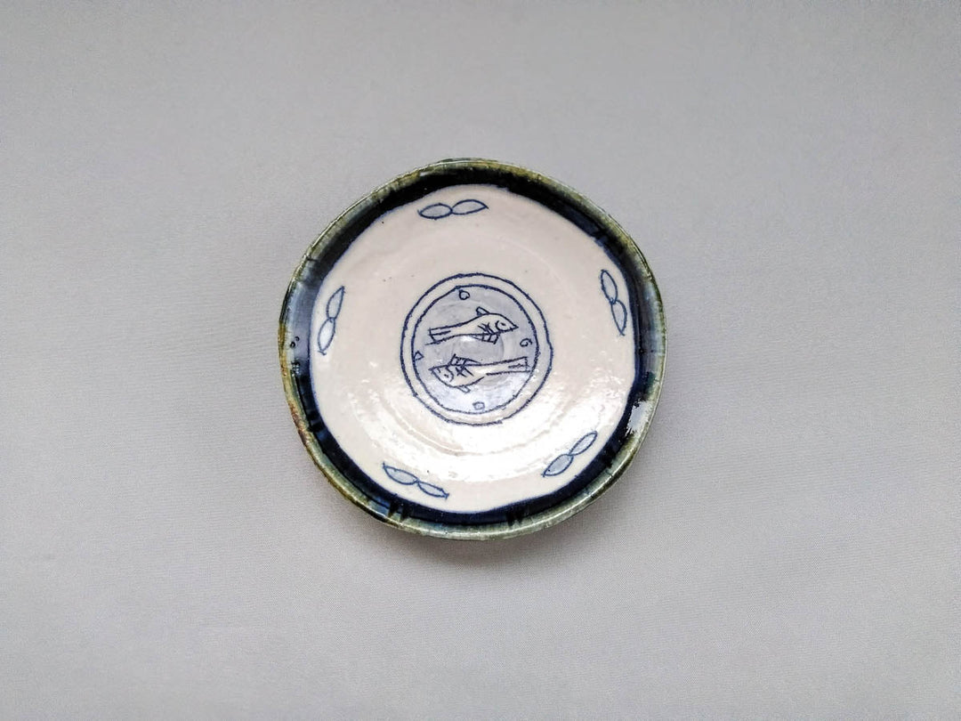 Round small plate with blue leaves and fish motif, 2 cm rim, by Jun Kato