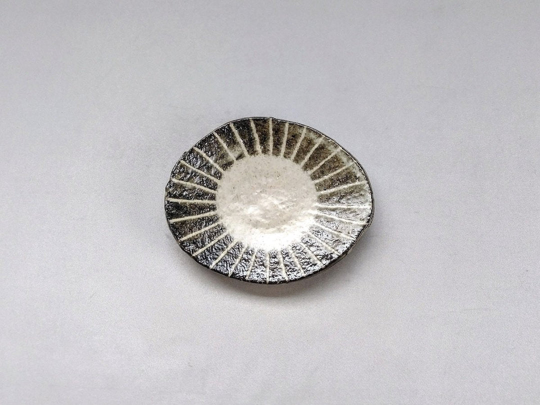 Slip trailing oval small plate, from Seisaku Kusaka/Mari, Shiga