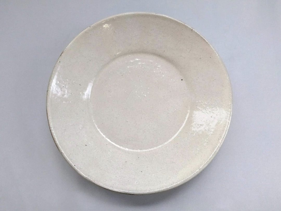 White slip sogi flat plate with a 3.7 cm rim, by Shinji Akane