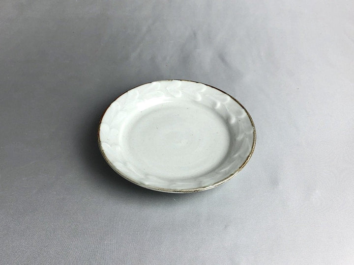 White Porcelain lid Leaf 4.5-Sun Plate - Crafted By Kousei Kobayashi