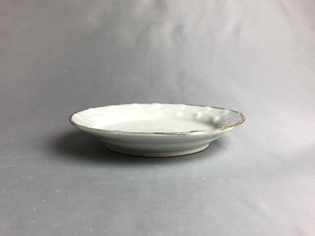 White Porcelain lid Leaf 4.5-Sun Plate - Crafted By Kousei Kobayashi