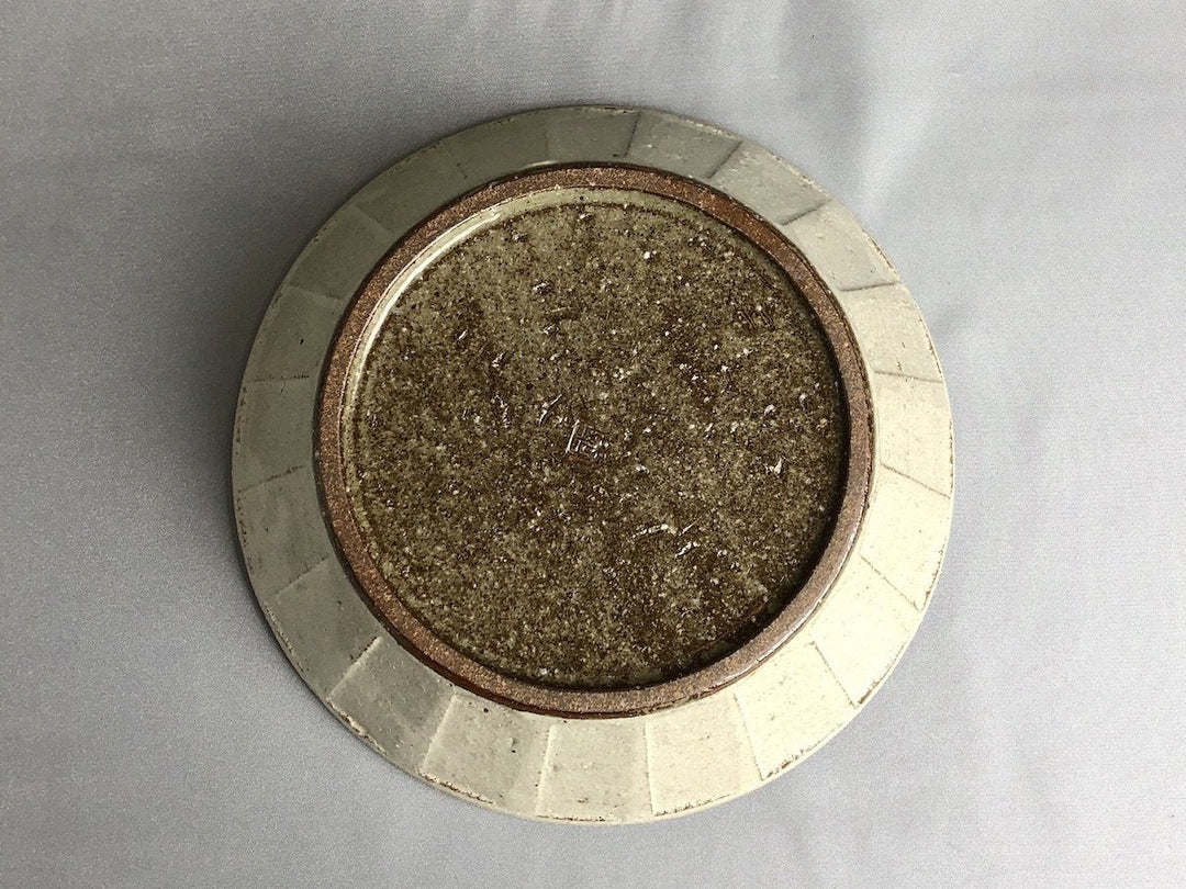 White Slip sogi in a 7-Sun Shallow Bowl - Crafted By Shinji Akane