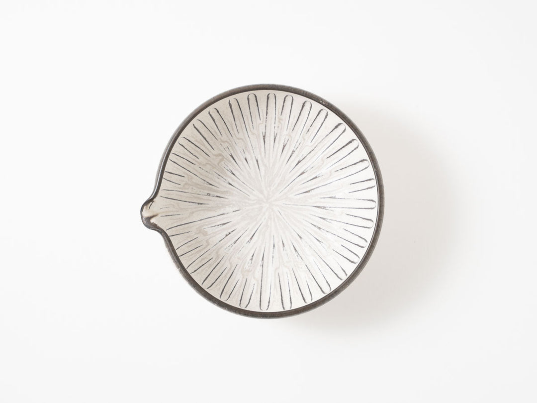Shinogi Pouring Bowl, White — Hand-Glazed Japanese Pottery by Masanori Yamamoto