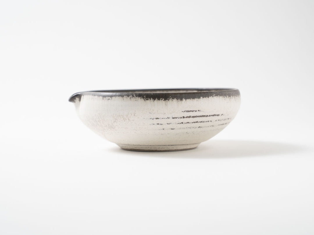 Shinogi Pouring Bowl, White — Hand-Glazed Japanese Pottery by Masanori Yamamoto