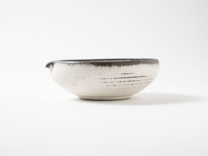Shinogi Pouring Bowl, White — Hand-Glazed Japanese Pottery by Masanori Yamamoto