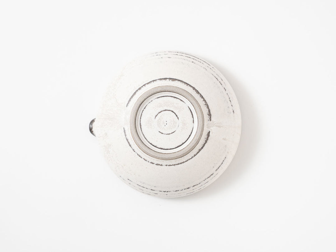 Shinogi Pouring Bowl, White — Hand-Glazed Japanese Pottery by Masanori Yamamoto