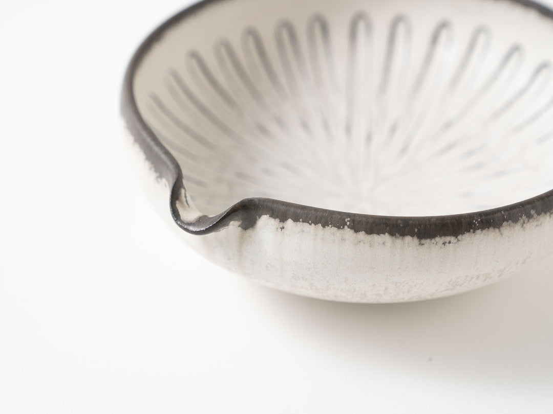 Shinogi Pouring Bowl, White — Hand-Glazed Japanese Pottery by Masanori Yamamoto
