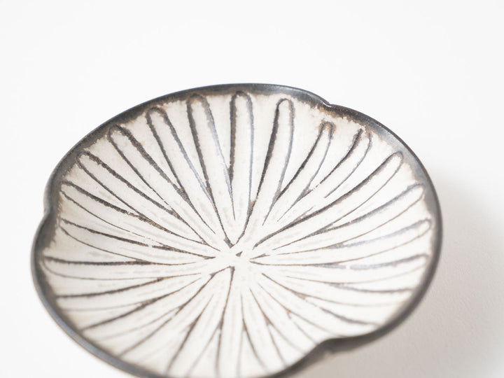 Lobed Plate, 3-Sun — Hand-Glazed Japanese Pottery by Masanori Yamamoto