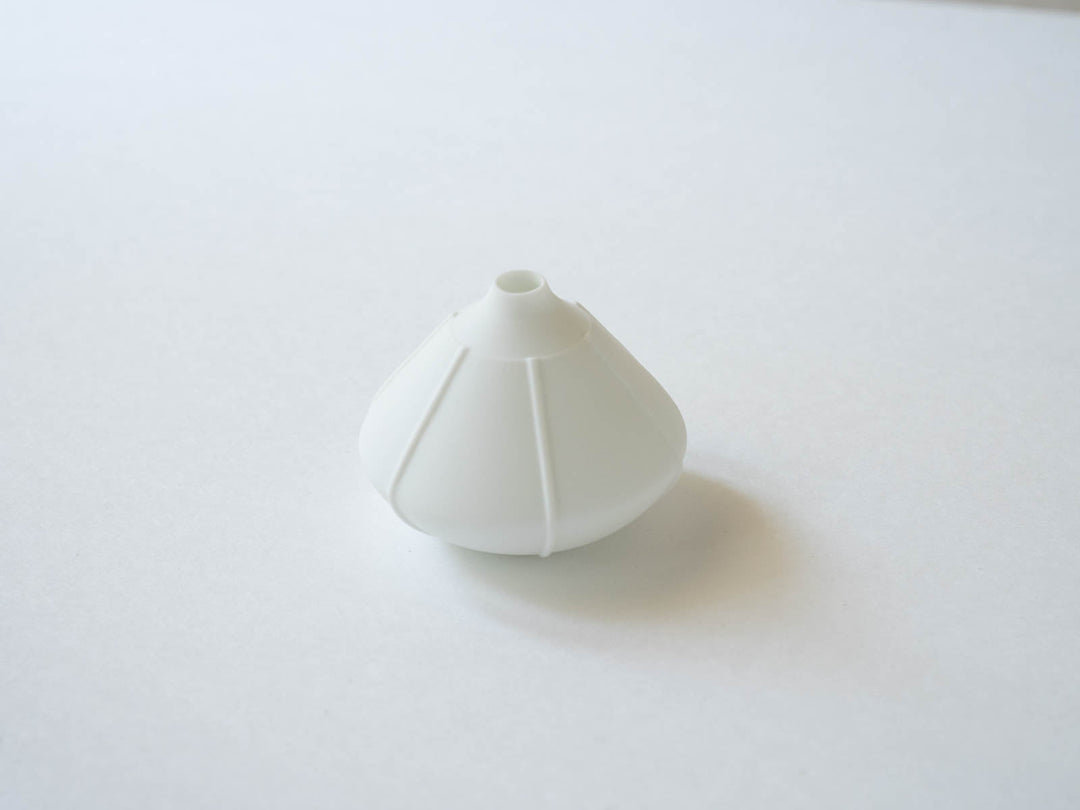 Single Flower Vase Slip Trailing - Crafted By Yamahira Kiln