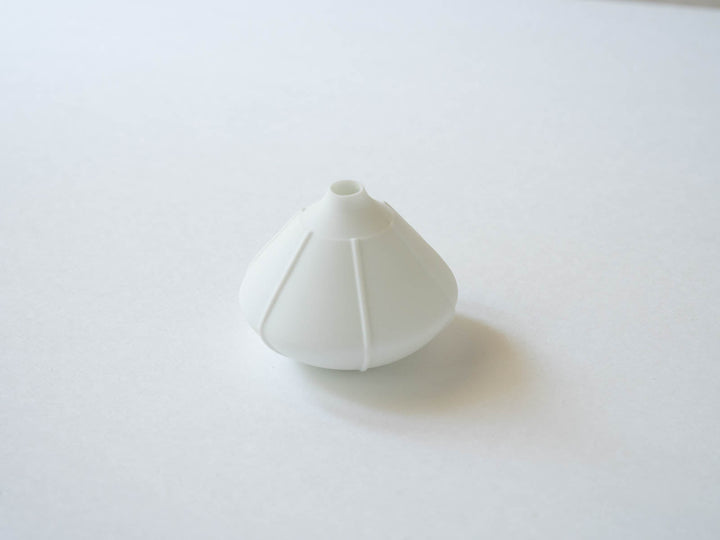 Single Flower Vase Slip Trailing - Crafted By Yamahira Kiln