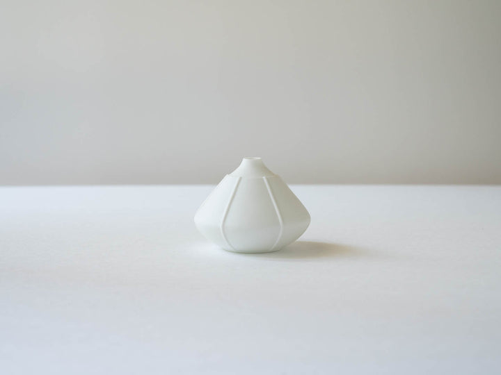 Single Flower Vase Slip Trailing - Crafted By Yamahira Kiln