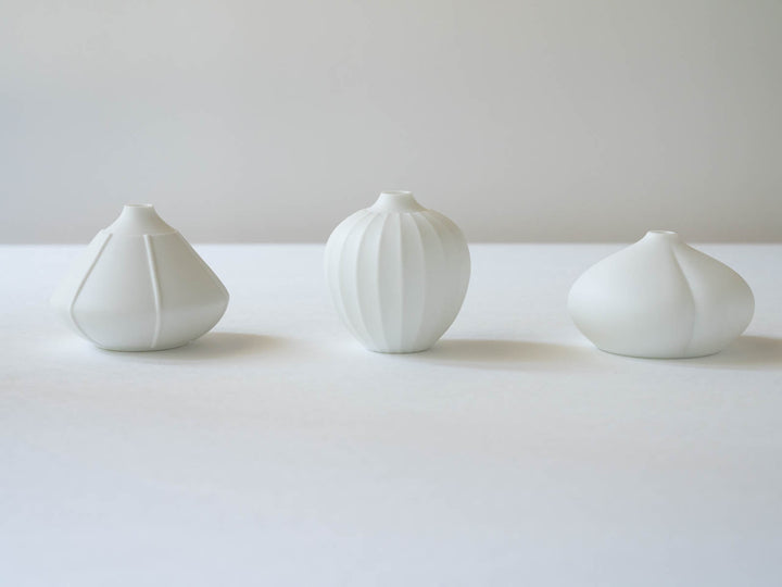 Single Flower Vase Slip Trailing - Crafted By Yamahira Kiln