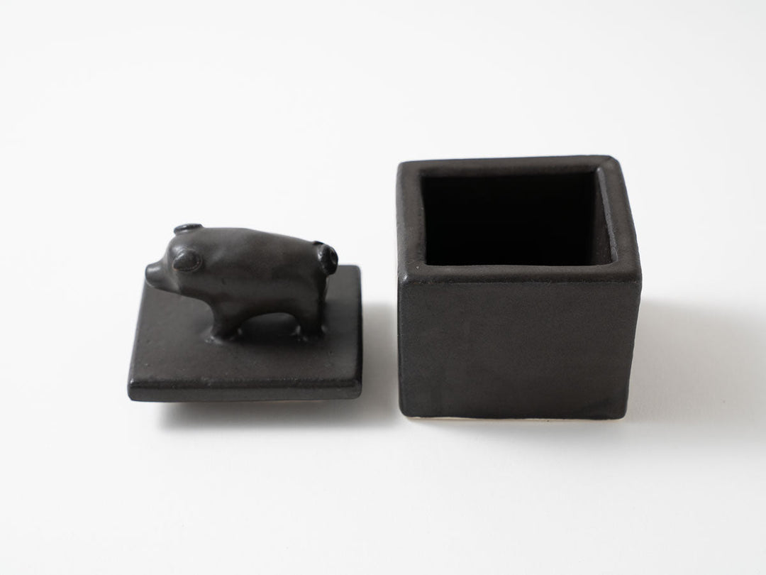 Pig Cube Object — Hand-Painted Japanese Pottery by Ryo Makita