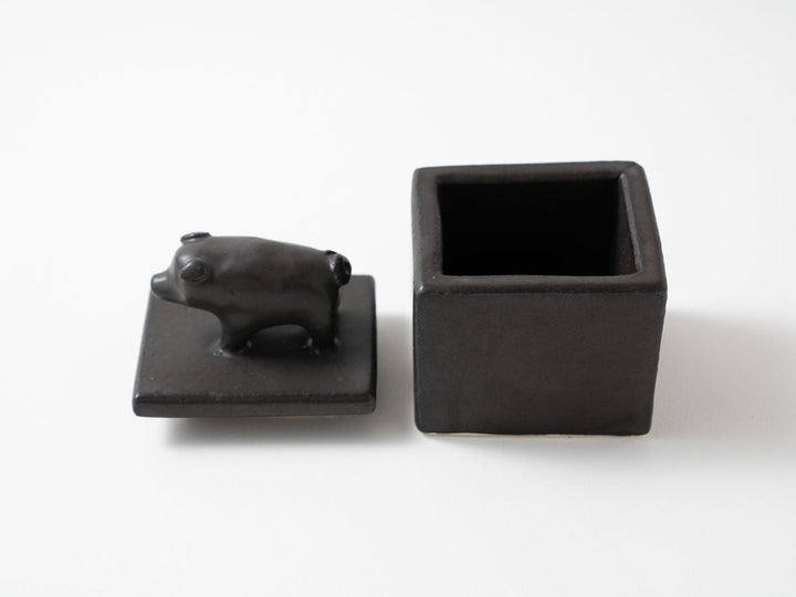 Pig Cube Object — Hand-Painted Japanese Pottery by Ryo Makita