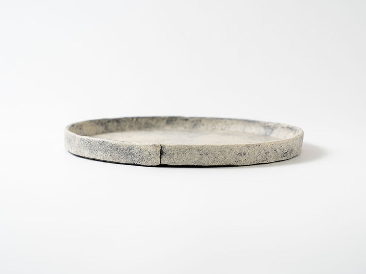 White Slip (Black) Rim Round Plate (8-inch) - Crafted By Taeko Kajiwara