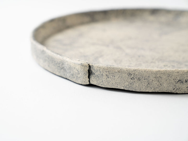 White Slip (Black) Rim Round Plate (8-inch) - Crafted By Taeko Kajiwara