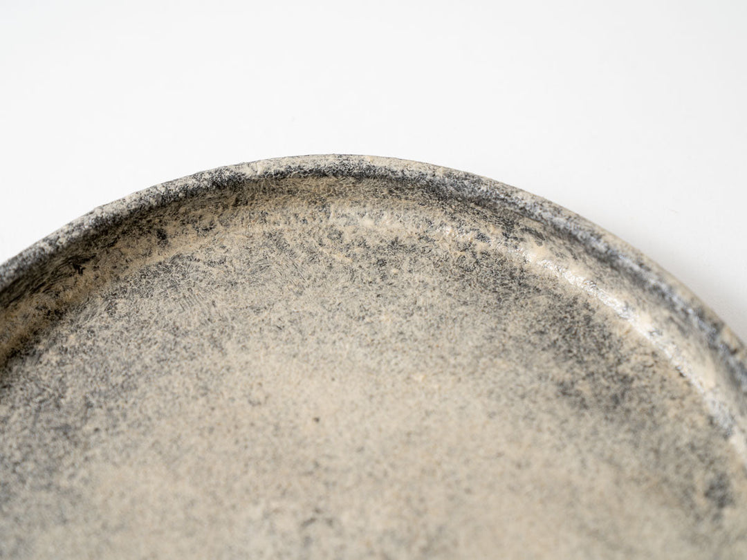 White Slip (Black) Rim Round Plate (Medium) - Crafted By Taeko Kajiwara