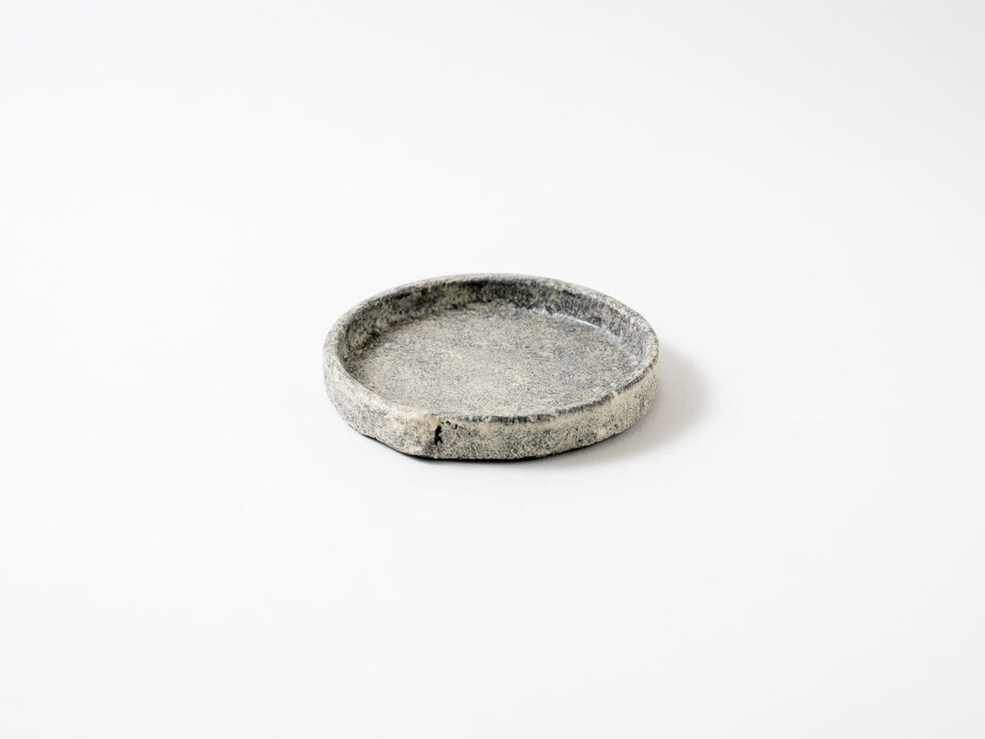 White Slip (Black) Rim Round Plate (Hime) - Crafted By Taeko Kajiwara