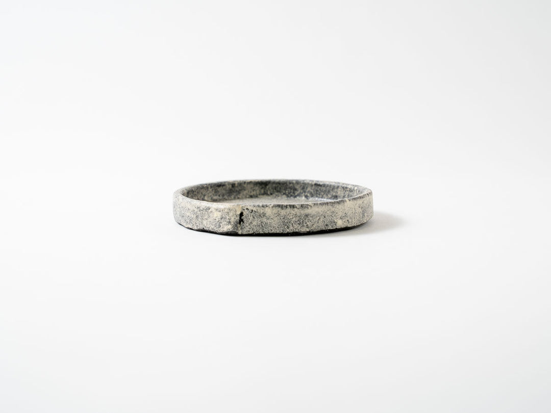 White Slip (Black) Rim Round Plate (Hime) - Crafted By Taeko Kajiwara