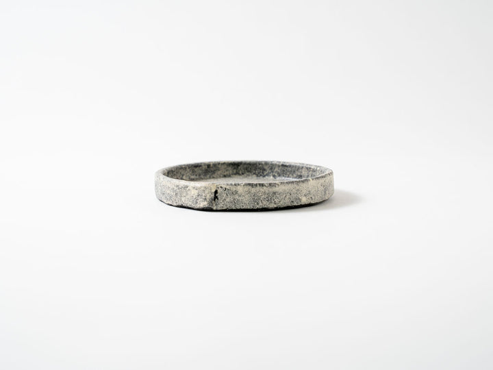 White Slip (Black) Rim Round Plate (Hime) - Crafted By Taeko Kajiwara