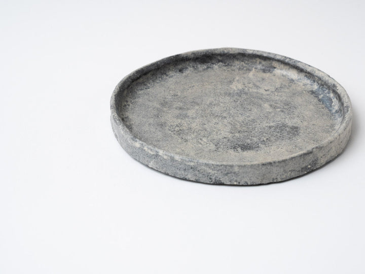 White Slip Black Round Plate Medium - Crafted By Taeko Kajiwara