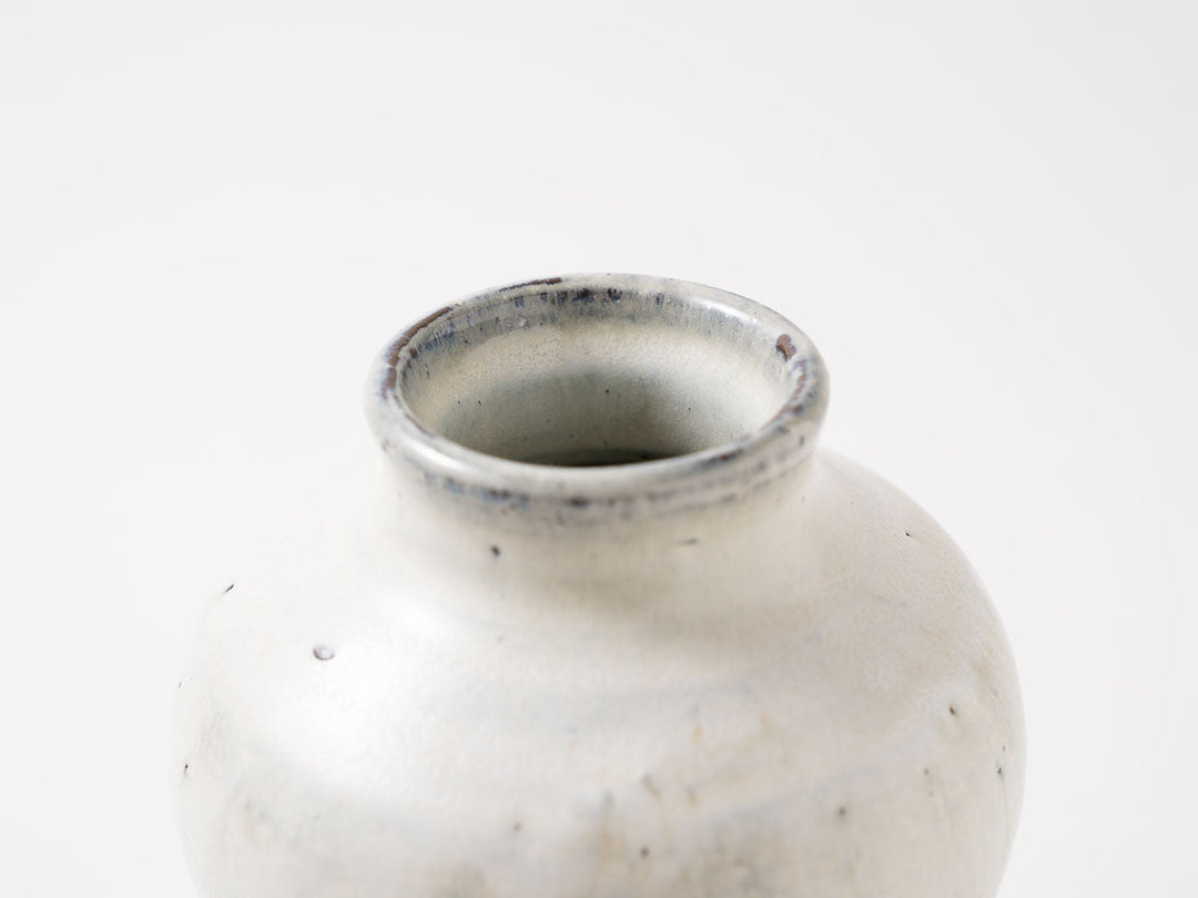 White Flower Vase - Crafted By Yuichi Hirai