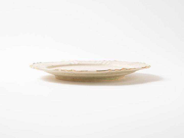 Tulip-Pattern Lobed Rim Plate — Hand-Painted Japanese Pottery by Hitomi Yamasaki