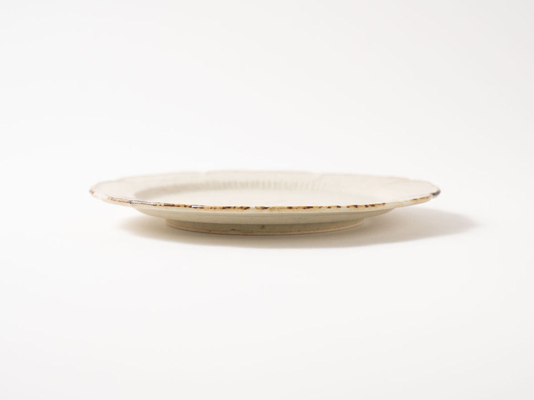 Dandelion-Pattern Lobed Rim Plate — Hand-Painted Japanese Pottery by Hitomi Yamasaki