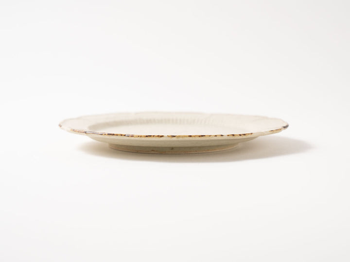 Dandelion-Pattern Lobed Rim Plate — Hand-Painted Japanese Pottery by Hitomi Yamasaki