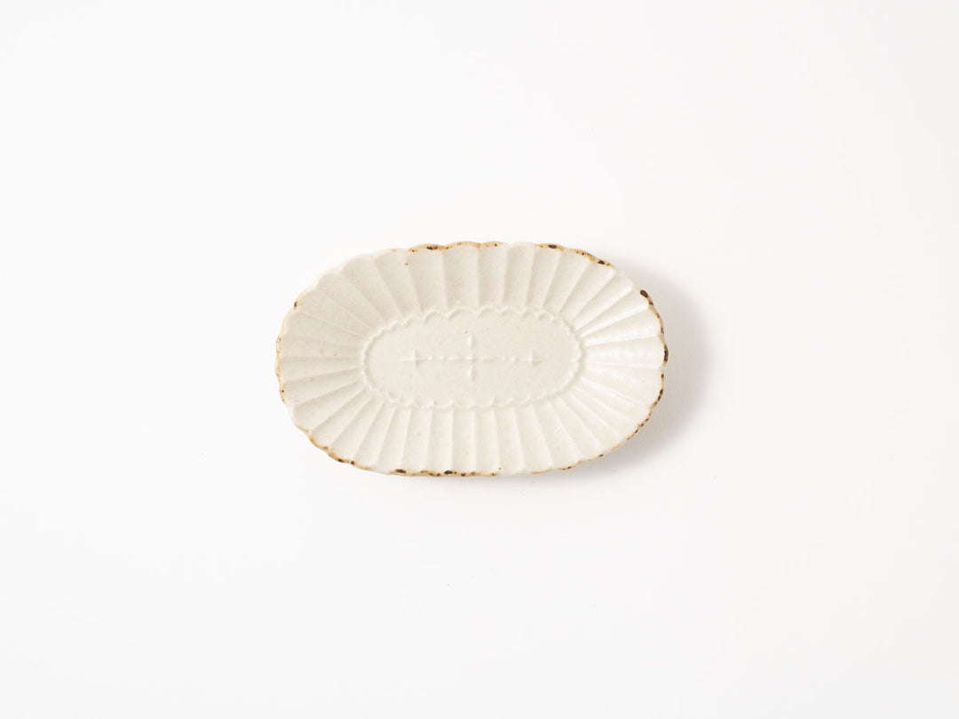 Oval Chrysanthemum-Star Small Plate — Hand-Painted Japanese Pottery by Hitomi Yamasaki
