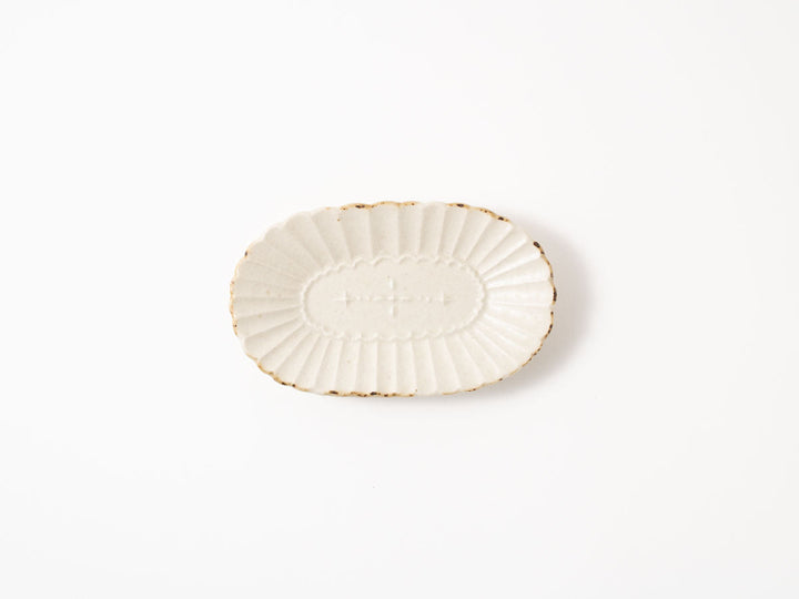 Oval Chrysanthemum-Star Small Plate — Hand-Painted Japanese Pottery by Hitomi Yamasaki