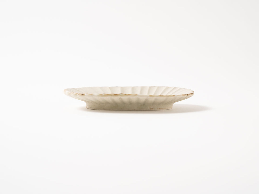 Oval Chrysanthemum-Star Small Plate — Hand-Painted Japanese Pottery by Hitomi Yamasaki