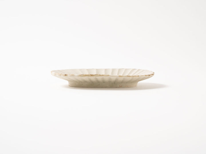 Oval Chrysanthemum-Star Small Plate — Hand-Painted Japanese Pottery by Hitomi Yamasaki