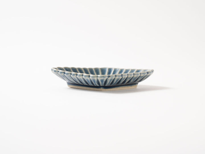 Chrysanthemum-Lobed Small Plate — Hand-Painted Japanese Pottery by Hitomi Yamasaki
