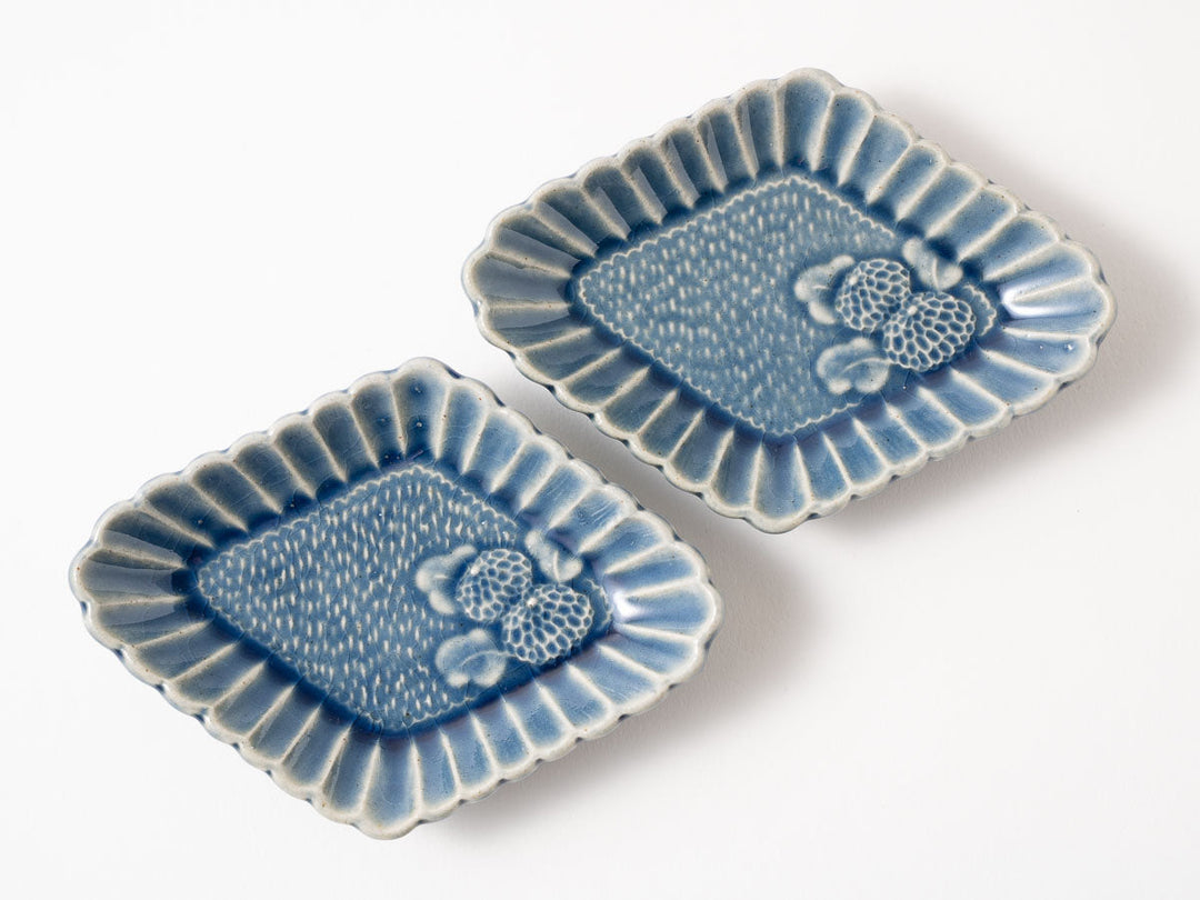Chrysanthemum-Lobed Small Plate — Hand-Painted Japanese Pottery by Hitomi Yamasaki