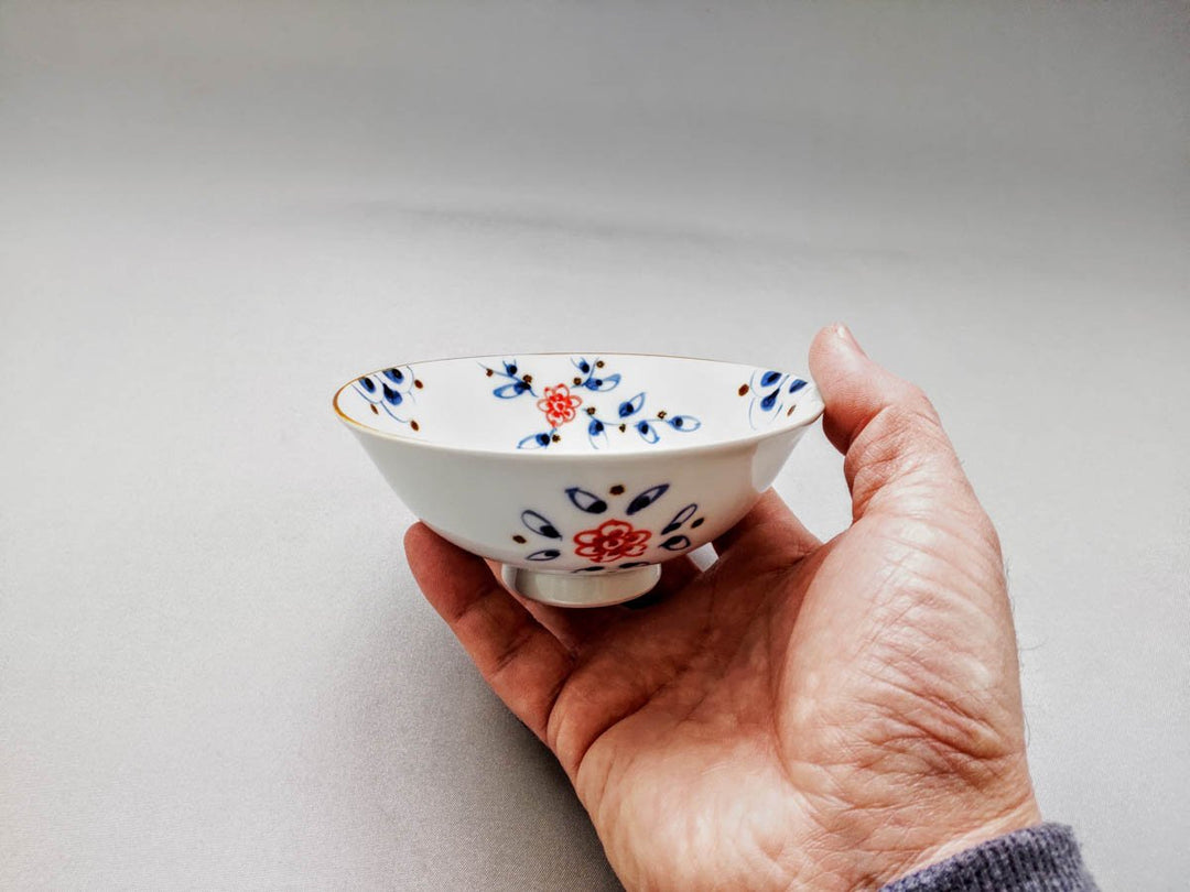 Small Vine Arabesque Rice Bowl - Crafted By Tokushichi Kiln