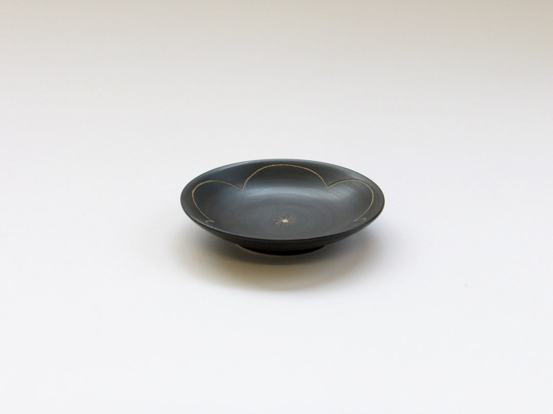 Black ceramic Carving (Japanese) 2.5-Sun Plate Ume - Crafted By Tamori Pottery