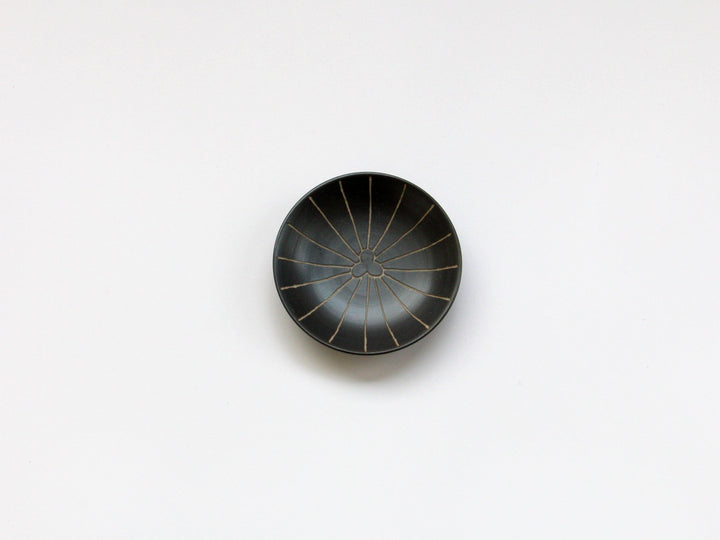 Black ceramic Carving (Japanese) 2.5-Sun Plate Matsu - Crafted By Tamori Pottery