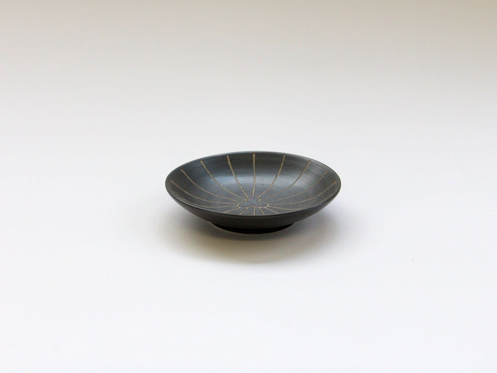 Black ceramic Carving (Japanese) 2.5-Sun Plate Matsu - Crafted By Tamori Pottery