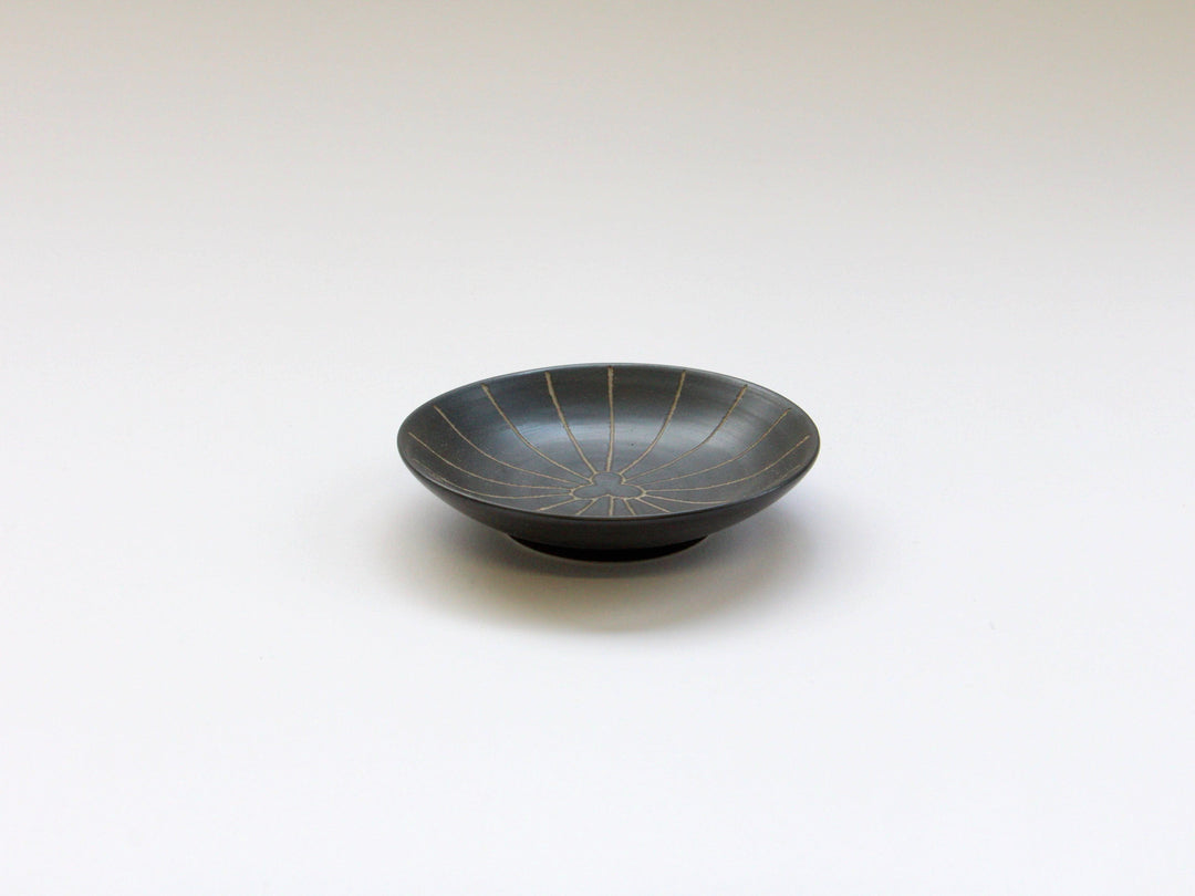 Black ceramic Carving (Japanese) 2.5-Sun Plate Matsu - Crafted By Tamori Pottery