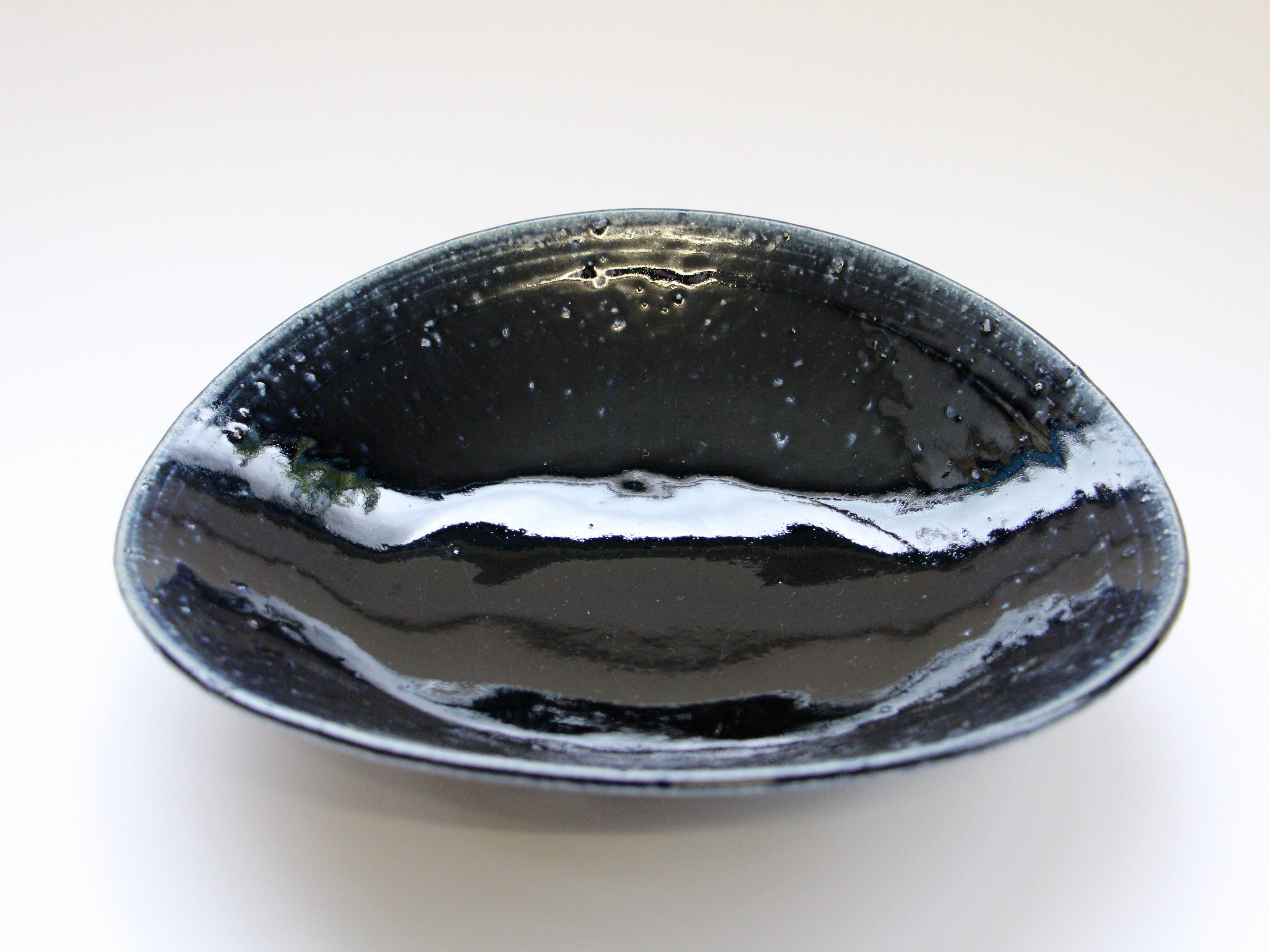 Black Ceramic Dinnerware Set with Modern Dinner Plates