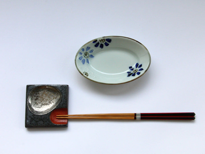 Slip Trailing Small Flower Chirashi Oval Bowl Small - Crafted By Tokushichi Kiln