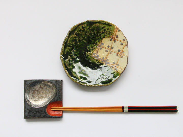 Oribe Dotted Grid Pattern 4-Sun Round Small Plate - Crafted By Nobumasa Kiminami