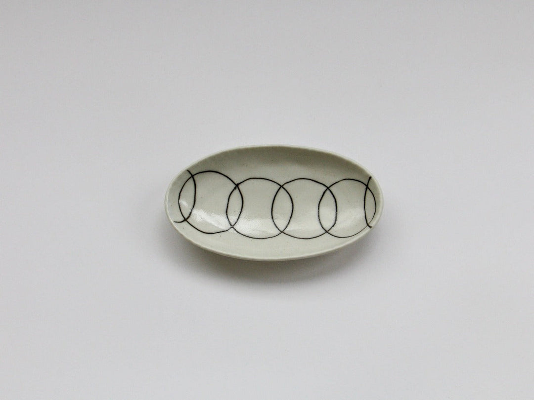 Pearl Surface Linked Ring Pattern Oval Long Plate - Crafted By Tamori Toen