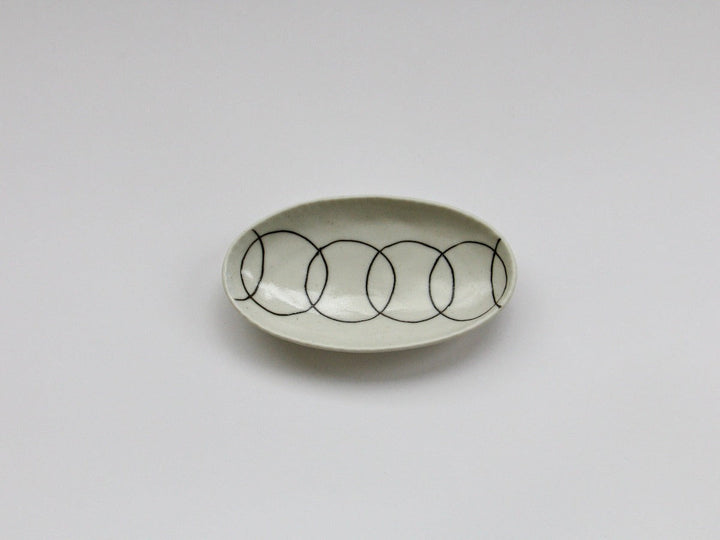 Pearl Surface Linked Ring Pattern Oval Long Plate - Crafted By Tamori Toen