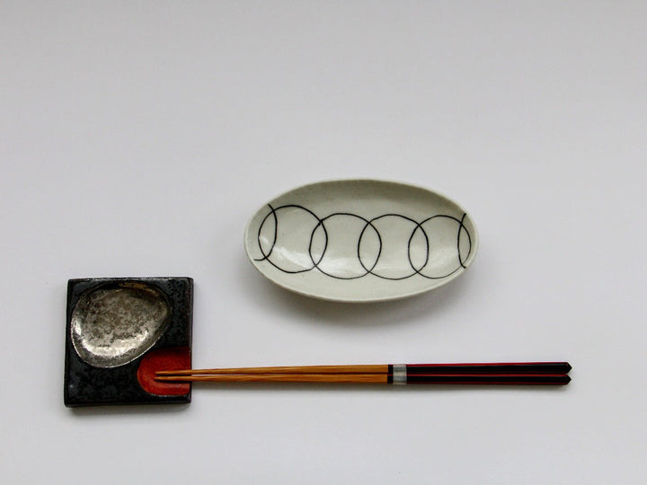 Pearl Surface Linked Ring Pattern Oval Long Plate - Crafted By Tamori Toen