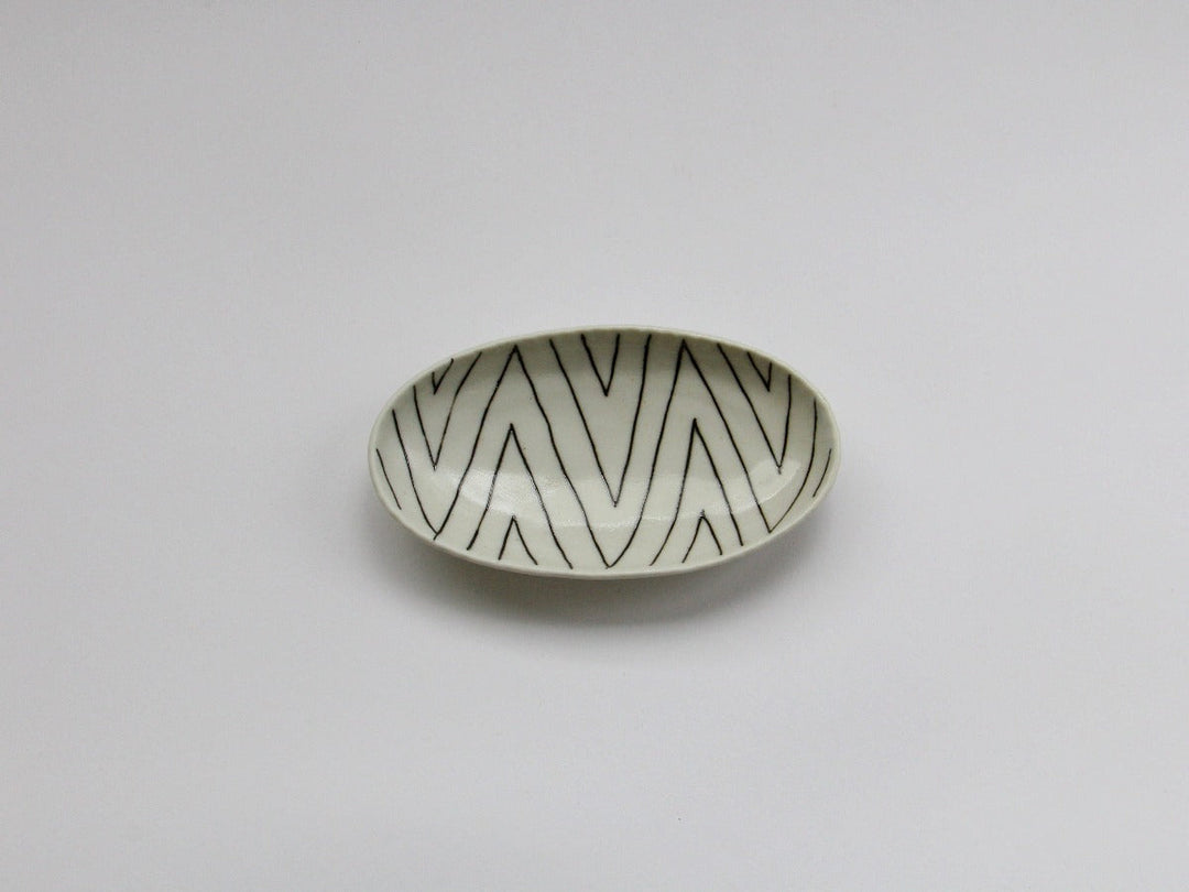 Pearl Surface Geometric Oval Long Plate - Crafted By Tamori Toen