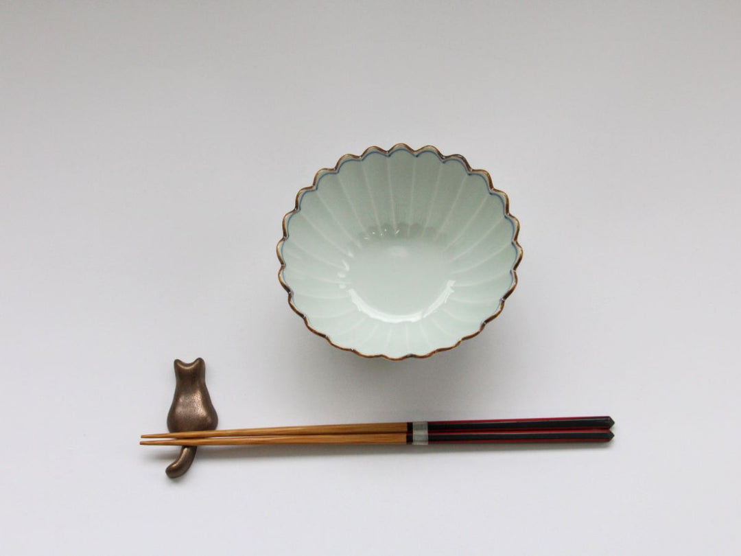 Small Oval Chrysanthemum-Shaped Bowl with Rust-Accented Goss Line Rim - Crafted By Kajiken Seiji